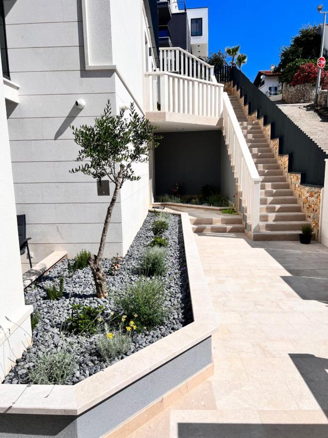 Luxury Beachfront Villa Carlisa Ciovo Exterior photo