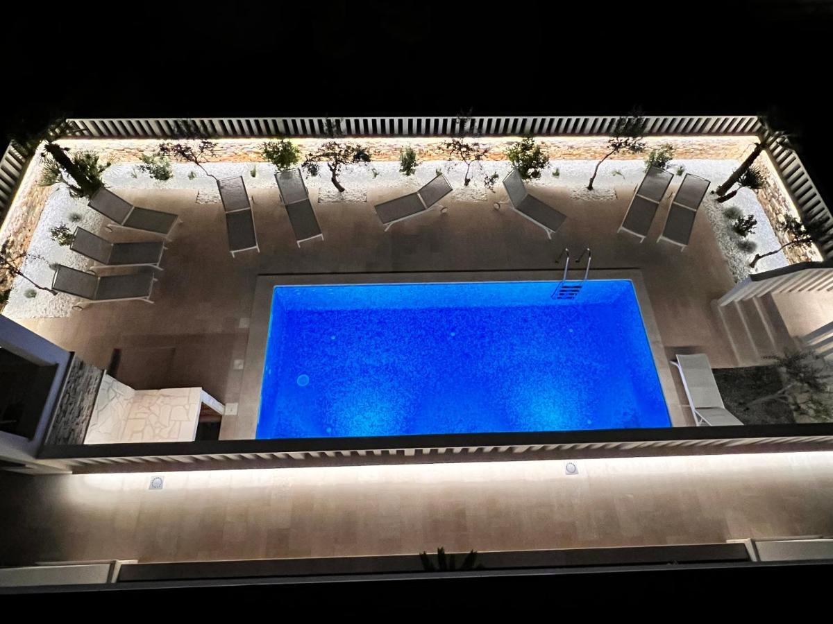 Luxury Beachfront Villa Carlisa Ciovo Exterior photo
