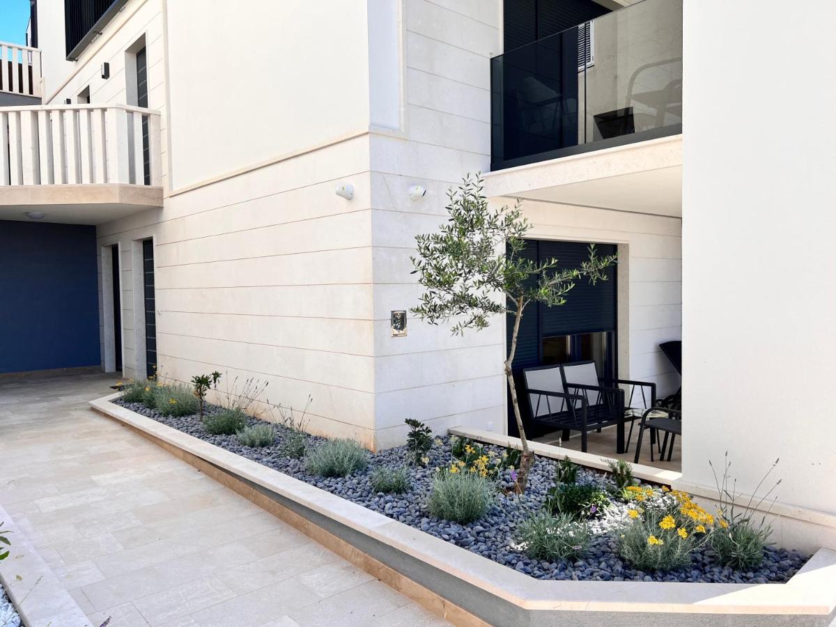 Luxury Beachfront Villa Carlisa Ciovo Exterior photo