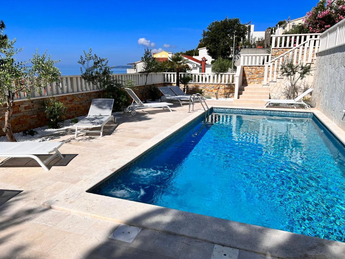 Luxury Beachfront Villa Carlisa Ciovo Exterior photo