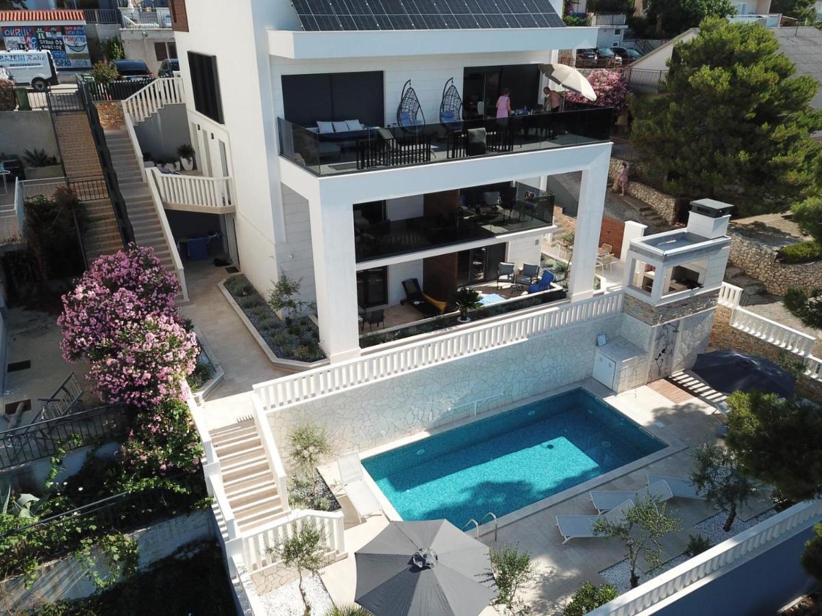 Luxury Beachfront Villa Carlisa Ciovo Exterior photo
