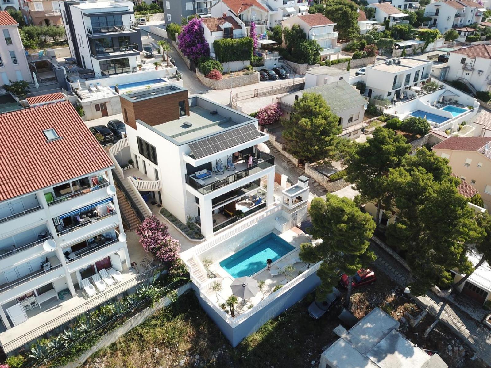 Luxury Beachfront Villa Carlisa Ciovo Exterior photo